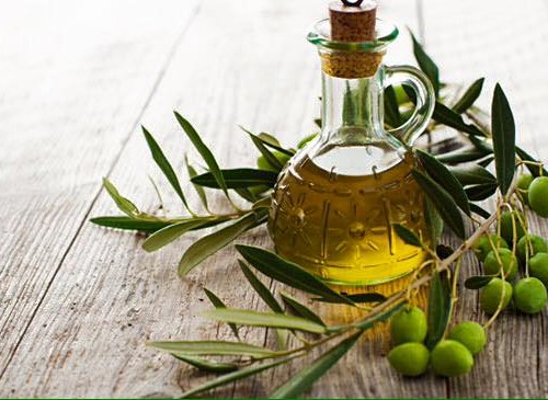 huile d'olive L`huile d`olive comme demaquillant 12644690 1675611489380687 5322445116922095784 n 500x365