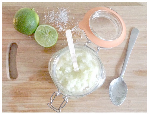 foot-scrub pieds Les soins pour avoir de beaux pieds foot scrub
