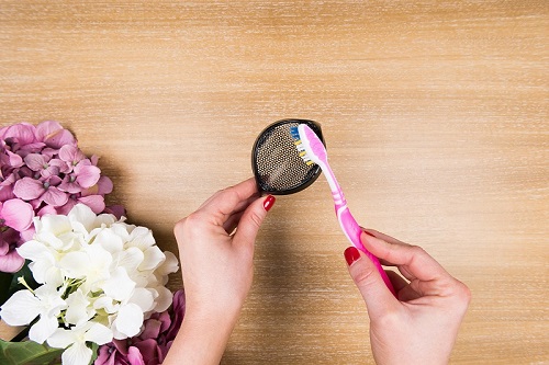 sechoir brosse a dents Astuces futés d`utilisation de la brosse a dents en beauté sechoir