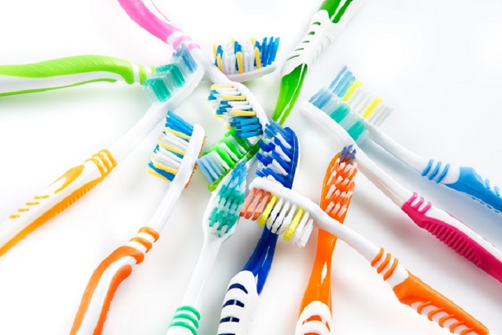 brosse a dents Astuces futés d`utilisation de la brosse a dents en beauté toothbrushes