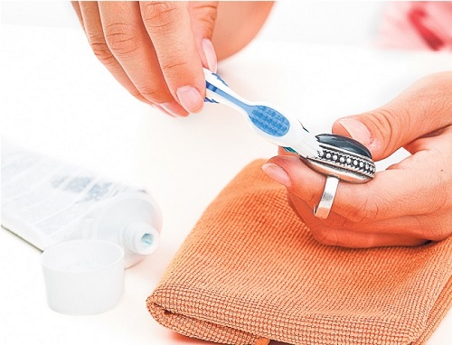 utilisations Les utilisations alternatives des produits de beauté toothpaste